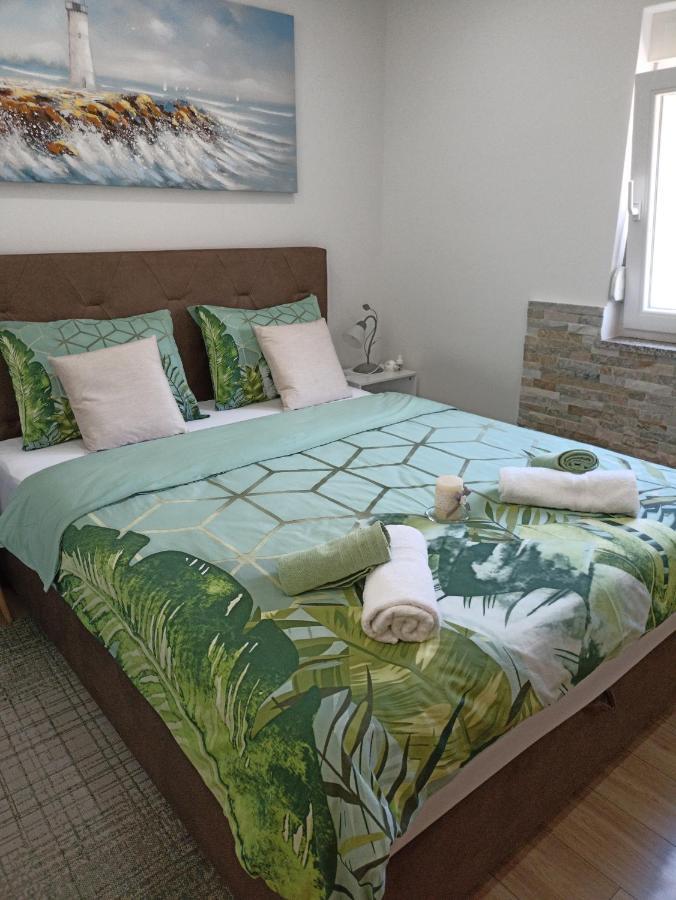 Appartamento Apartman Lara Zara Esterno foto