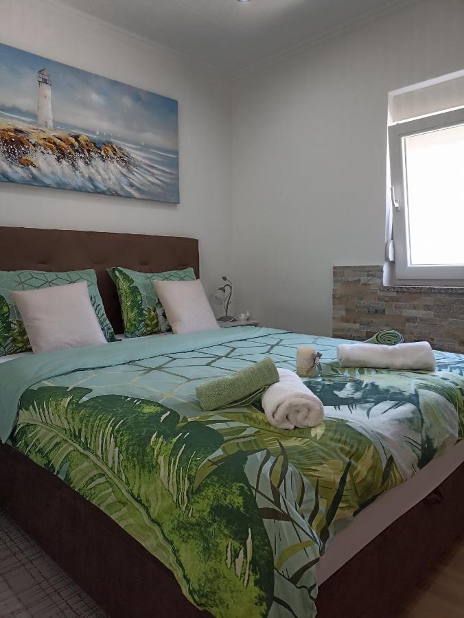 Appartamento Apartman Lara Zara Esterno foto