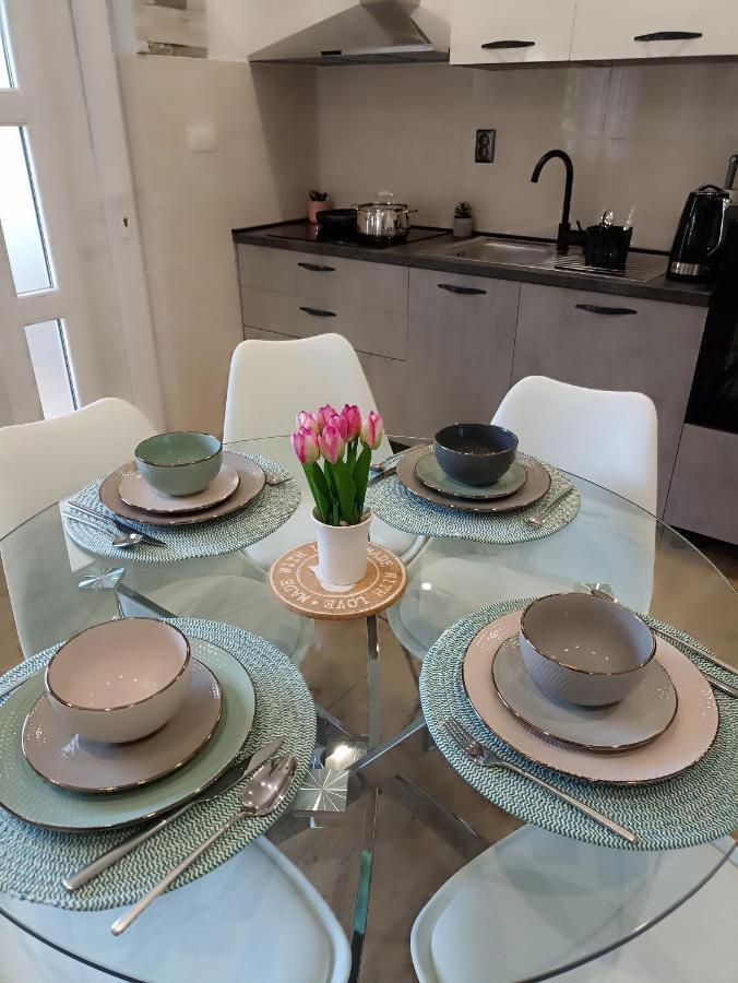 Appartamento Apartman Lara Zara Esterno foto