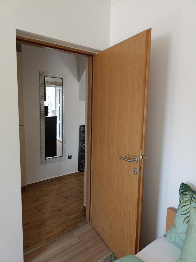 Appartamento Apartman Lara Zara Esterno foto