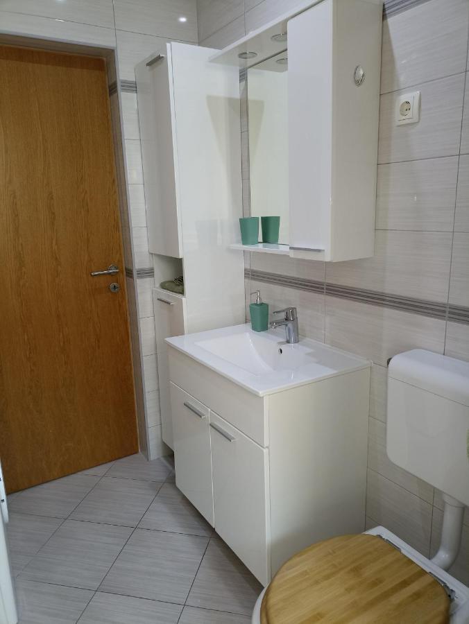 Appartamento Apartman Lara Zara Esterno foto