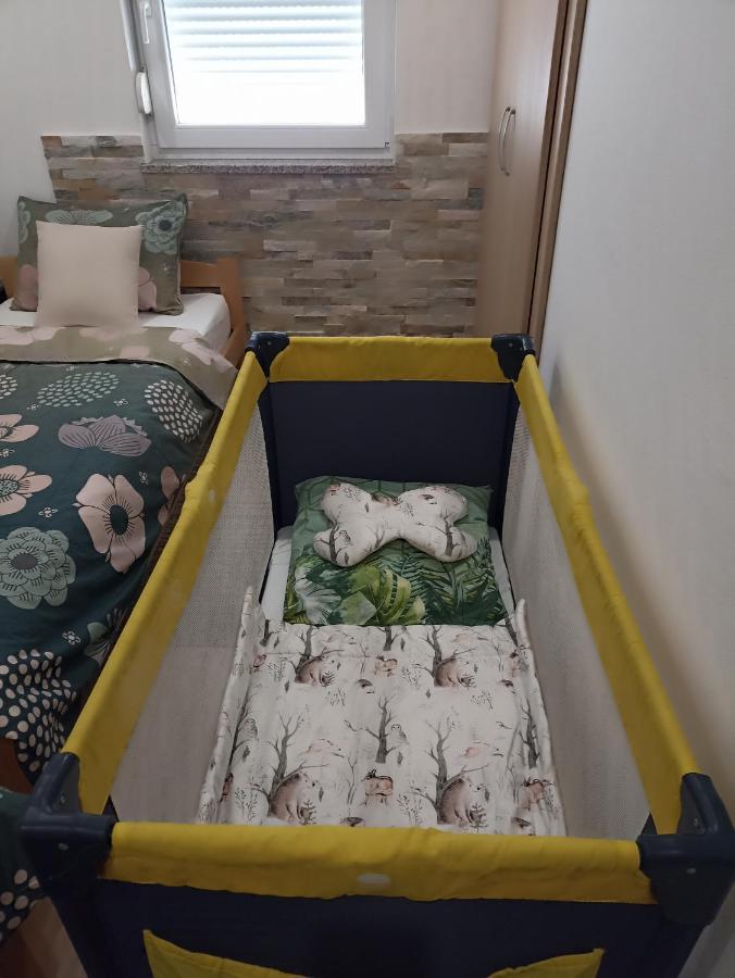 Appartamento Apartman Lara Zara Esterno foto