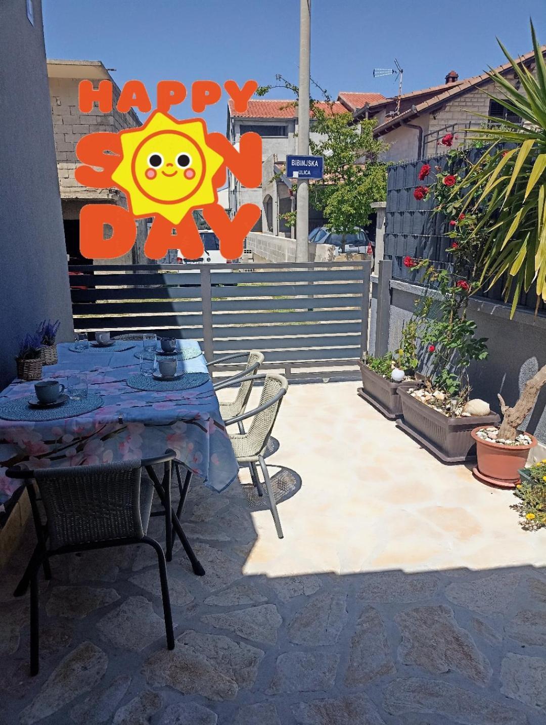 Appartamento Apartman Lara Zara Esterno foto